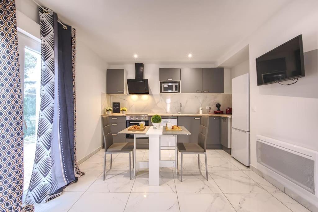 Ferienwohnung Appt P2 De 1 A 6 Pers A Rognac Exterior foto